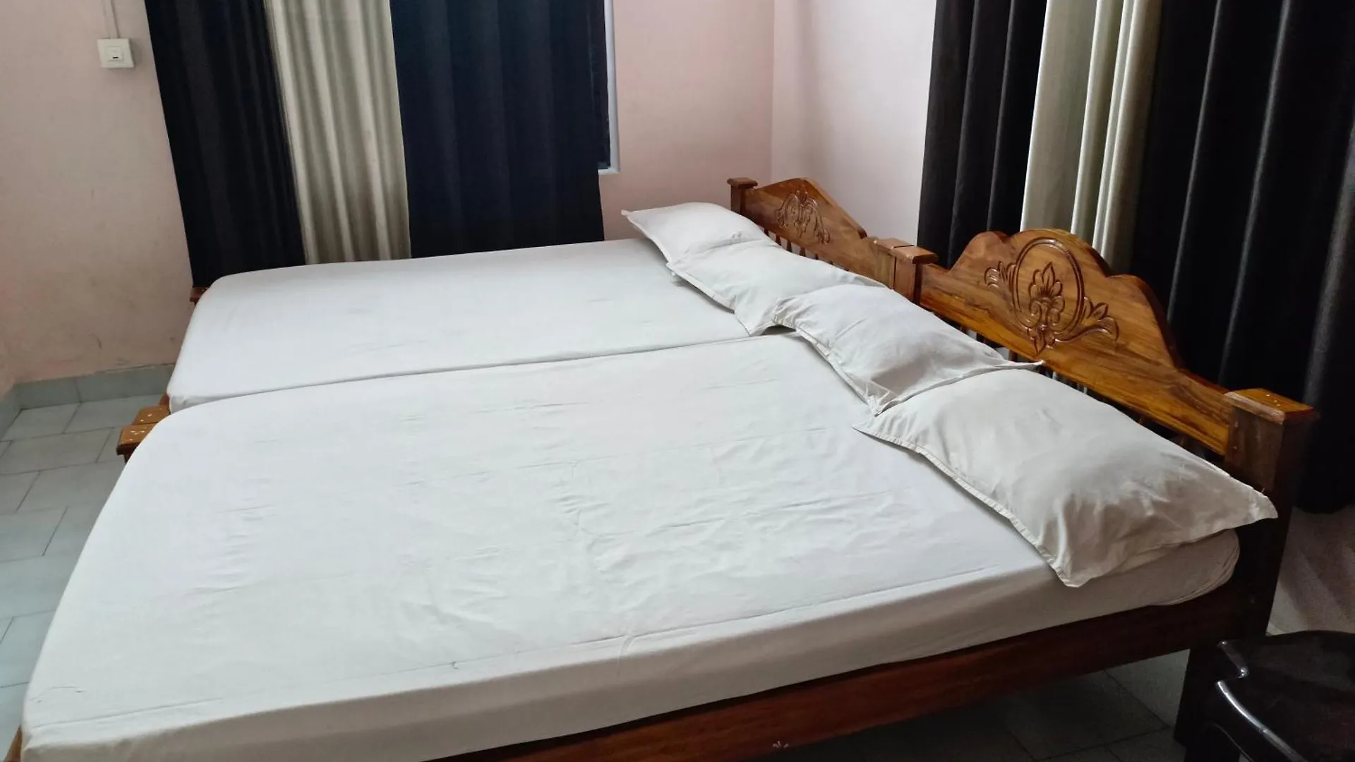 Geethas Villa Four Big Rooms غوروفايور الهند